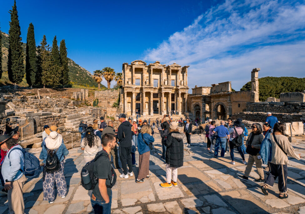 Library in Ephesus (Crowd)