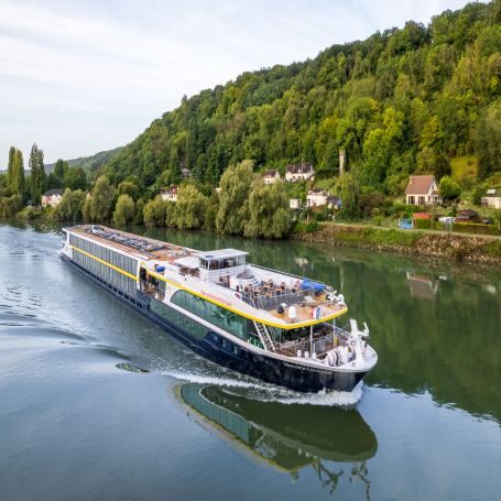 Monarch Countess Cruise Ship